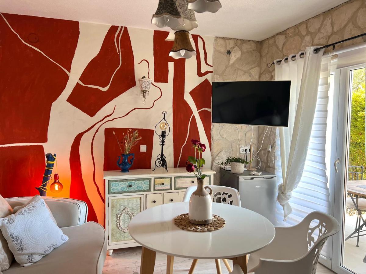 Apartment By The Sea 2 *